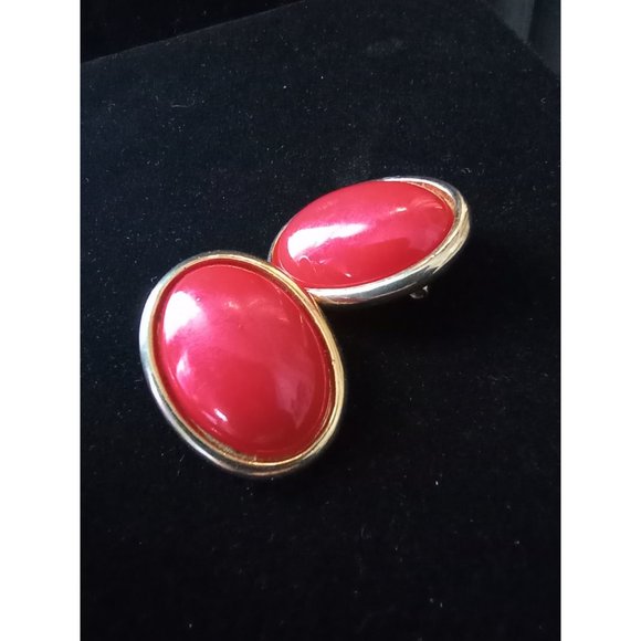 LCI Red Cabochon goldtone bezel clip earrings - Picture 3 of 7